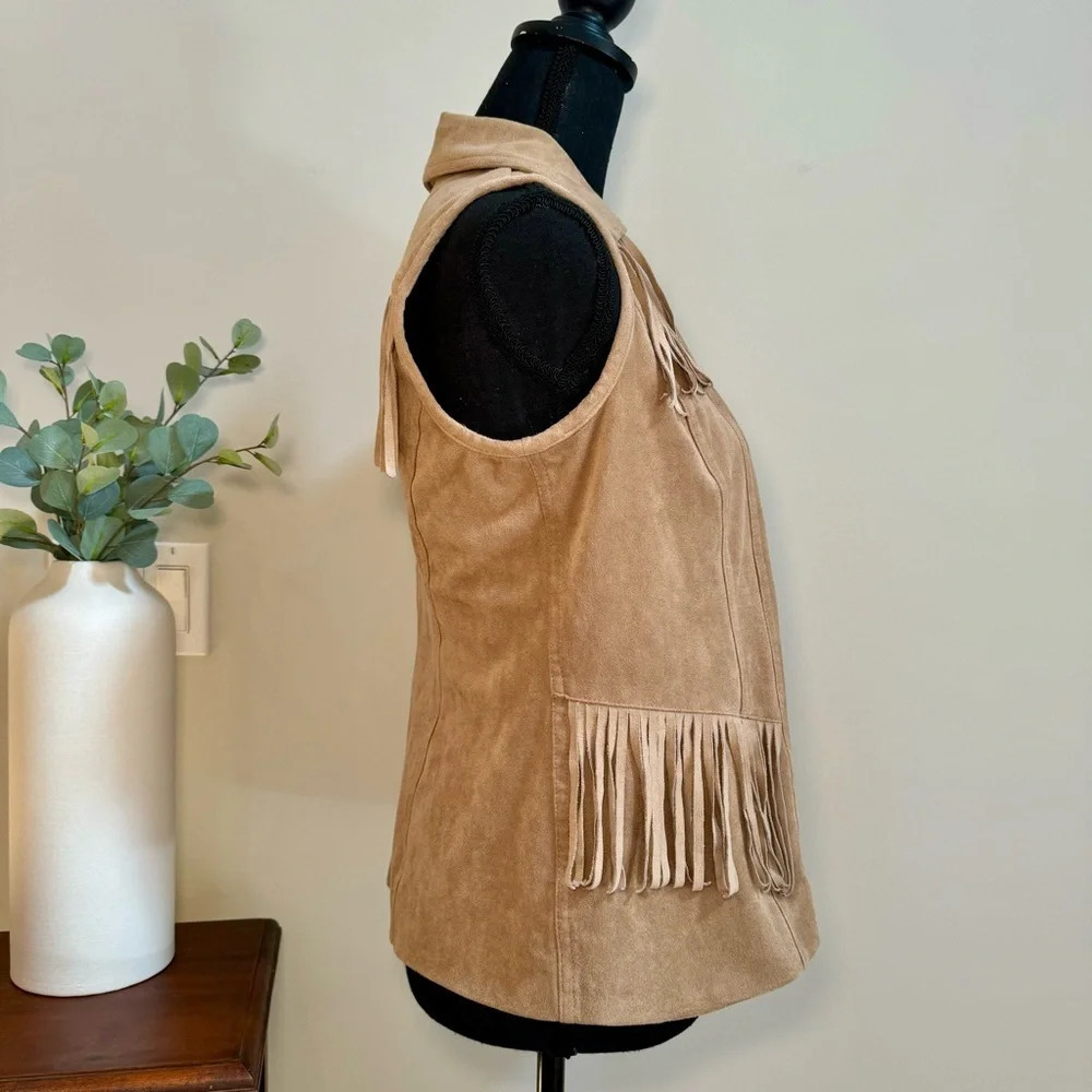 Chicos size 0 (small) tan faux suede vest with fringe boho western cowgirl - Picture 2 of 5